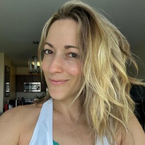Carolina Ravassa Instagram - Big shout out to my favorite hairstylist and colorist @hairbydavidbailey at @folklore.la !!!
 (Did you also know he’s a #sombra main?!) 
Went back to my highschool look, my original #blonde… blast to the past baby! Gracias! Pura vida:) 
#hairstylist #hairdye #balayagehighlights #balayage