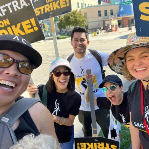 Carolina Ravassa Instagram - Some #overwatch fam and lovely #latinos out on the picket lines today. 
#sagaftrastrong #safaftrastrike #SAGAFTRA