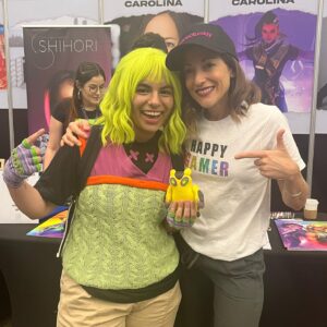 Carolina Ravassa Instagram - Always love celebrating cosplayers! Especially #overwatch and #valorant ones! First in person #raze I meet! And my mini sombra!!!🤩
Pura vida @connecturday_ca