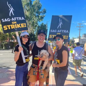 Carolina Ravassa Instagram - Some #overwatch fam and lovely #latinos out on the picket lines today. 
#sagaftrastrong #safaftrastrike #SAGAFTRA