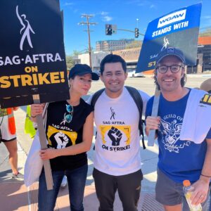 Carolina Ravassa Instagram - Some #overwatch fam and lovely #latinos out on the picket lines today. 
#sagaftrastrong #safaftrastrike #SAGAFTRA