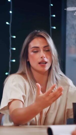 Carolina Torres Instagram - Quem nunca? A Mesa É Redonda e já tem o segundo episódio disponível. Link na bio (adoro esta frase). 
Sê responsável. Bebe com moderação.
#parceria @bandidadopomar