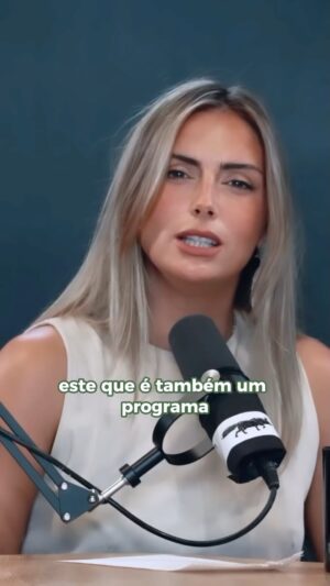 Carolina Torres Instagram - A Mesa É Redonda ep. I já está aí. Vejam rápido que o 2.º sai já no domingo. 

Sê responsável. Bebe com moderação.
#parceria @bandidadopomar