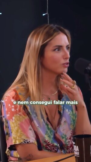 Carolina Torres Instagram - Se alguma vez houver um convidado na Mesa, é a @dailycristina 👑

Sê responsável. Bebe com moderação.
#parceria
@bandidadopomar