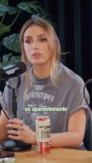 Carolina Torres Instagram - Ansiedade social põe a mão no ar!!! 

A Mesa é Redonda e já está aí novo episódio❤️

Sê responsável. Bebe com moderação. 
@bandidadopomar 
#parceria