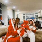 Carolina Carvalho Instagram - O Natal com que sempre sonhámos finalmente chegou 🎄🫶🎄 Feliz Natal com muito amor que é só o que importa! Para quem receber como prenda de Natal um bilhete para o Altice Arena de dia 11 de Maio prometo o melhor concerto de sempre! Beijo da nossa família para todos os que nos acompanham ❤️‍🔥