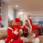 Carolina Carvalho Instagram - O Natal com que sempre sonhámos finalmente chegou 🎄🫶🎄 Feliz Natal com muito amor que é só o que importa! Para quem receber como prenda de Natal um bilhete para o Altice Arena de dia 11 de Maio prometo o melhor concerto de sempre! Beijo da nossa família para todos os que nos acompanham ❤️‍🔥