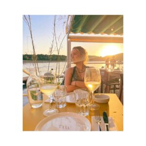 Carolina Crescentini Instagram - Ciao Minorca bellissima.
A presto.
#us #bevandestranemanonstranissime #spalledifuoco #shh #me