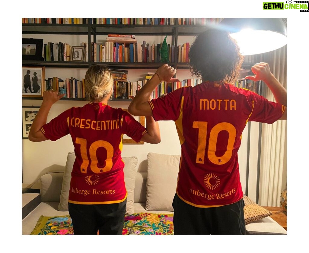 Carolina Crescentini Instagram - Grazie @officialasroma Grazie @loreserafins #asroma #us #shh