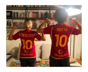 Carolina Crescentini Instagram - Grazie @officialasroma 
Grazie @loreserafins 
#asroma #us #shh