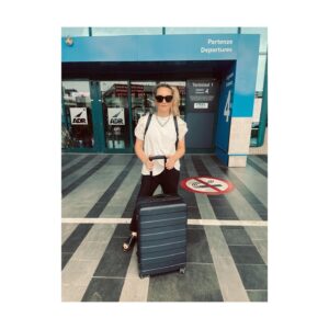 Carolina Crescentini Instagram - Io me ne vado finalmente in vacanza a sciacquarmi i pensieri e da oggi mare fuori 3 e’ su @netflixit 
😎
#marefuori3
#pepepepepepe
#tantecarecoseatutti
#shh
#me