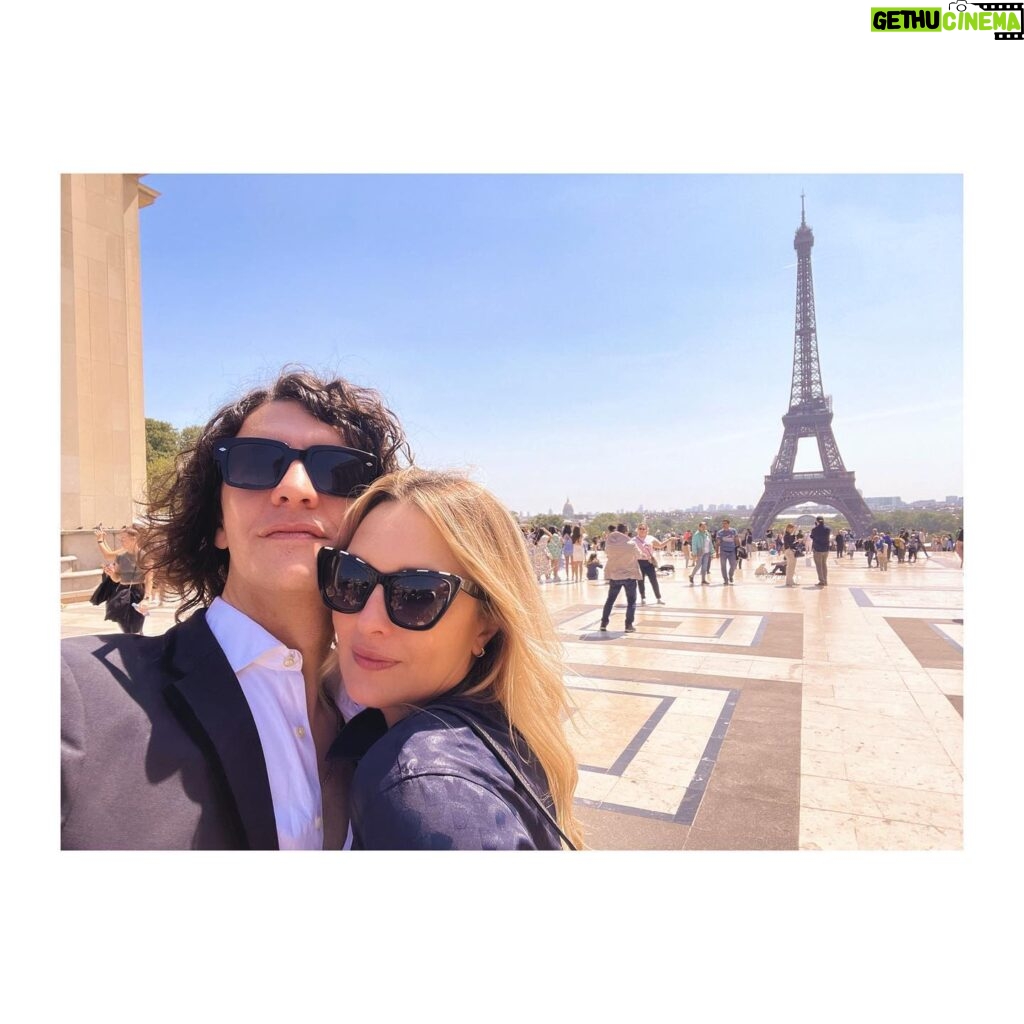Carolina Crescentini Instagram - Tommy & Alex e il trionfo dell’amore! Viva gli sposi meravigliosi! #tommyealex #hopiantopoco #bigfamily #us #shh #arcobalone