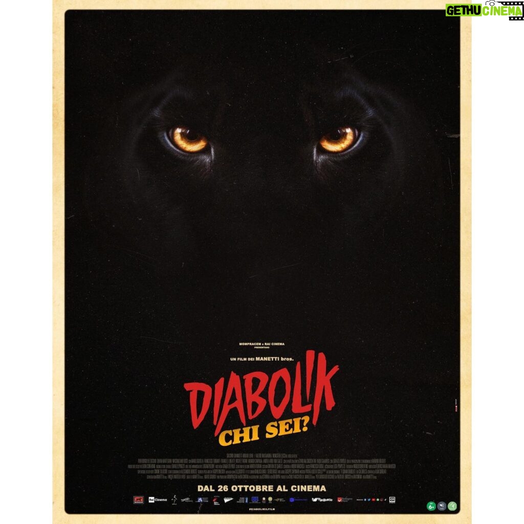 Carolina Crescentini Instagram - Il terzo capitolo di Diabolik arriva il 26 ottobre al cinema. Sotto mentite spoglie ci sono anche io. Diabolik chi sei? @01distribution @mompracemfilm @diabolikilfim #movie #diabolikilfilm #shh