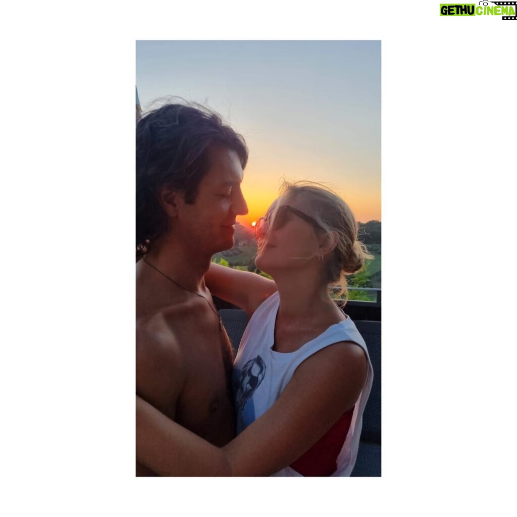 Carolina Crescentini Instagram - Love day. 📷 @alibuildings @lorenzo_sportiello #summerloveedition #us #shh