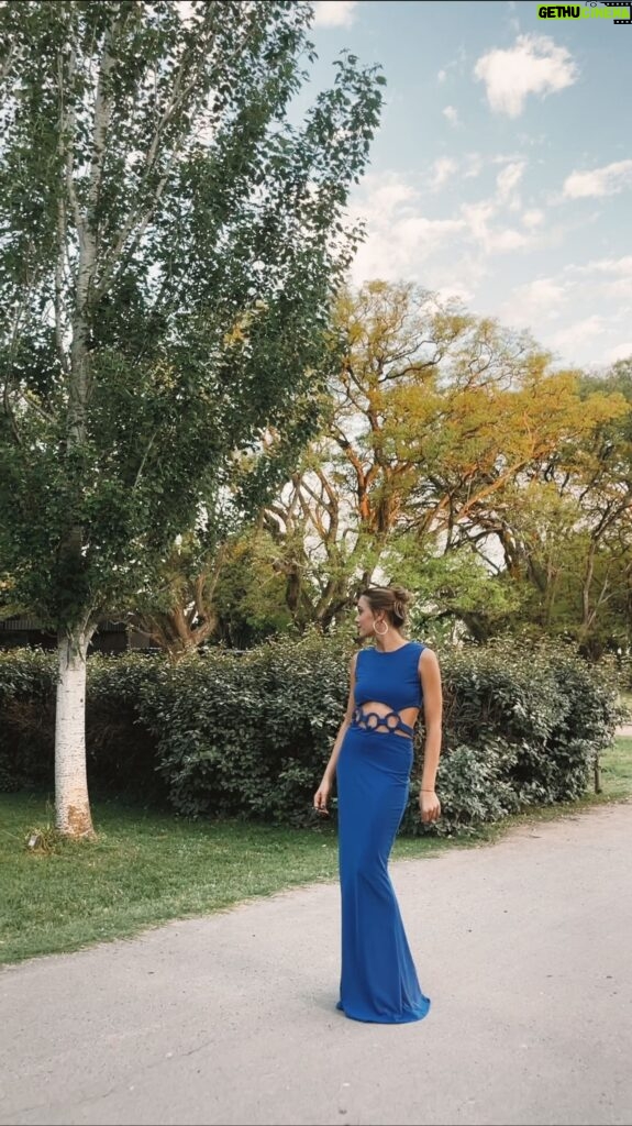 Carolina Domenech Instagram - 💙 Viva el amour 💍 Vestido: @nantolin 💙