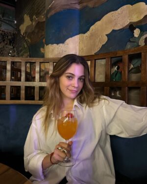 Carolina Domenech Instagram - Amo los dump 
1, 2 y 10: Salta y el vestido más increíble que use @nantolin 
3: mi mamu ♥️ 
4: una tetera que hice en cerámica 
5: cena de lujo en @emperadormeiji fue increíble 
6: mi hermano manucho 
7: guitarra 
8: fans de Billy desde siempre 
9: la Lula ✨