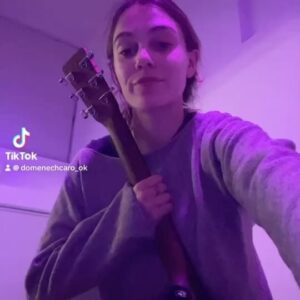 Carolina Domenech Instagram - Amo los dump 
1, 2 y 10: Salta y el vestido más increíble que use @nantolin 
3: mi mamu ♥️ 
4: una tetera que hice en cerámica 
5: cena de lujo en @emperadormeiji fue increíble 
6: mi hermano manucho 
7: guitarra 
8: fans de Billy desde siempre 
9: la Lula ✨