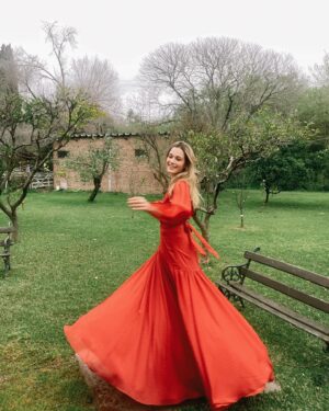 Carolina Domenech Instagram - Una que no llora en los casorios…… el último video 🤣😭

Los amo @paulosanchezlima y @ffloralvarez fue hermoso 💍