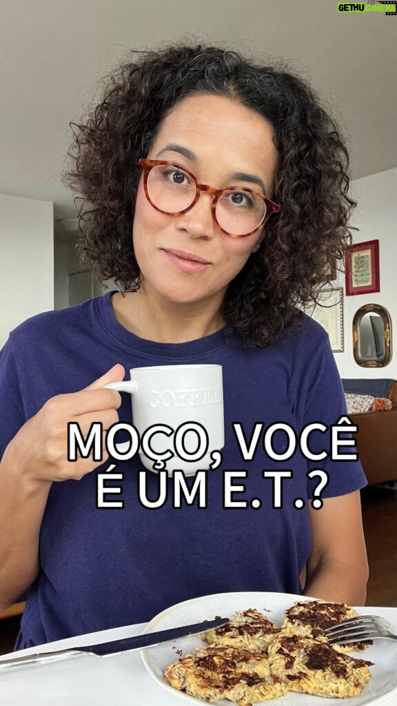 Carolina Loback Instagram - Bom dia! Será que a gente tá participando de alguma espécie de loteria dos dates e não tá nem sabendo? #quinta #café #relacionamento