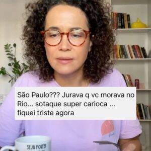 Carolina Loback Instagram - Bom dia, sábado!!!! Nossa, só consegui prestar atenção na caneca nova, Carolina… de onde é? Presente da @souflorir ❤️