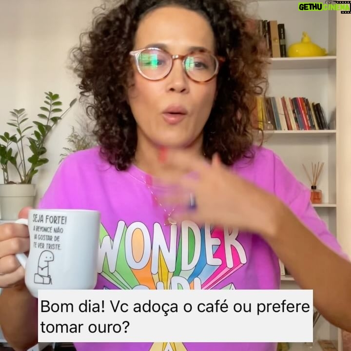 Carolina Loback Instagram - Bom dia, fazendinhers! Pérolas de sábado pra deixar a vida o quê? Lúdica! Bom finde!!! #café #humor #sábado