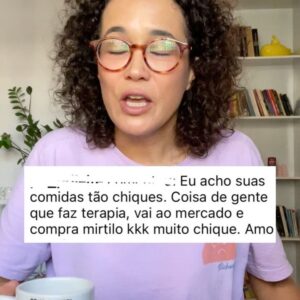 Carolina Loback Instagram - Bom dia, sábado!!!! Nossa, só consegui prestar atenção na caneca nova, Carolina… de onde é? Presente da @souflorir ❤️
