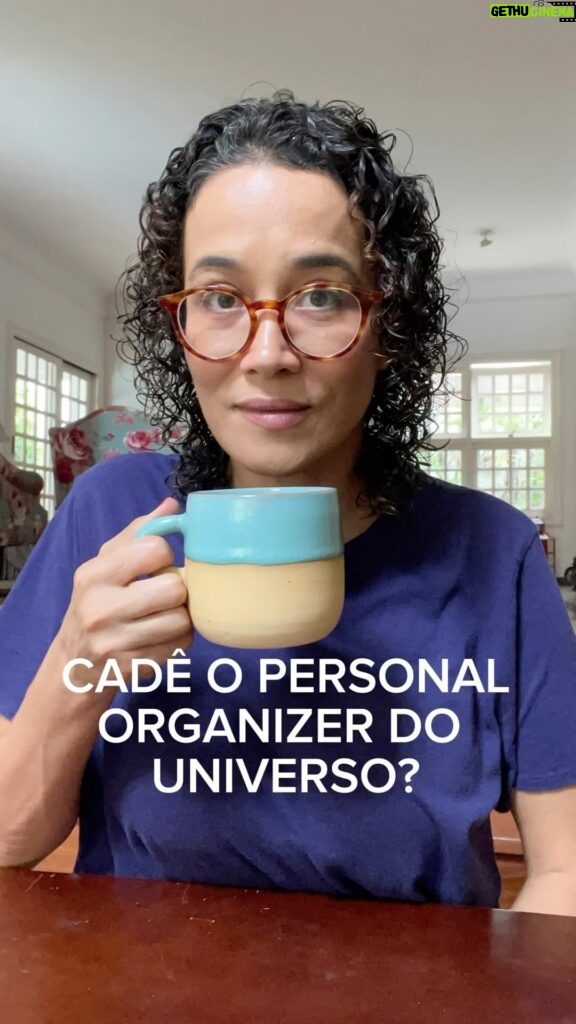 Carolina Loback Instagram - Bom dia! Ué, gente, vai tomar só chá hoje? Assista aos stories para entender. Ah, pronto… agora ela é a malandruxa do CTA…