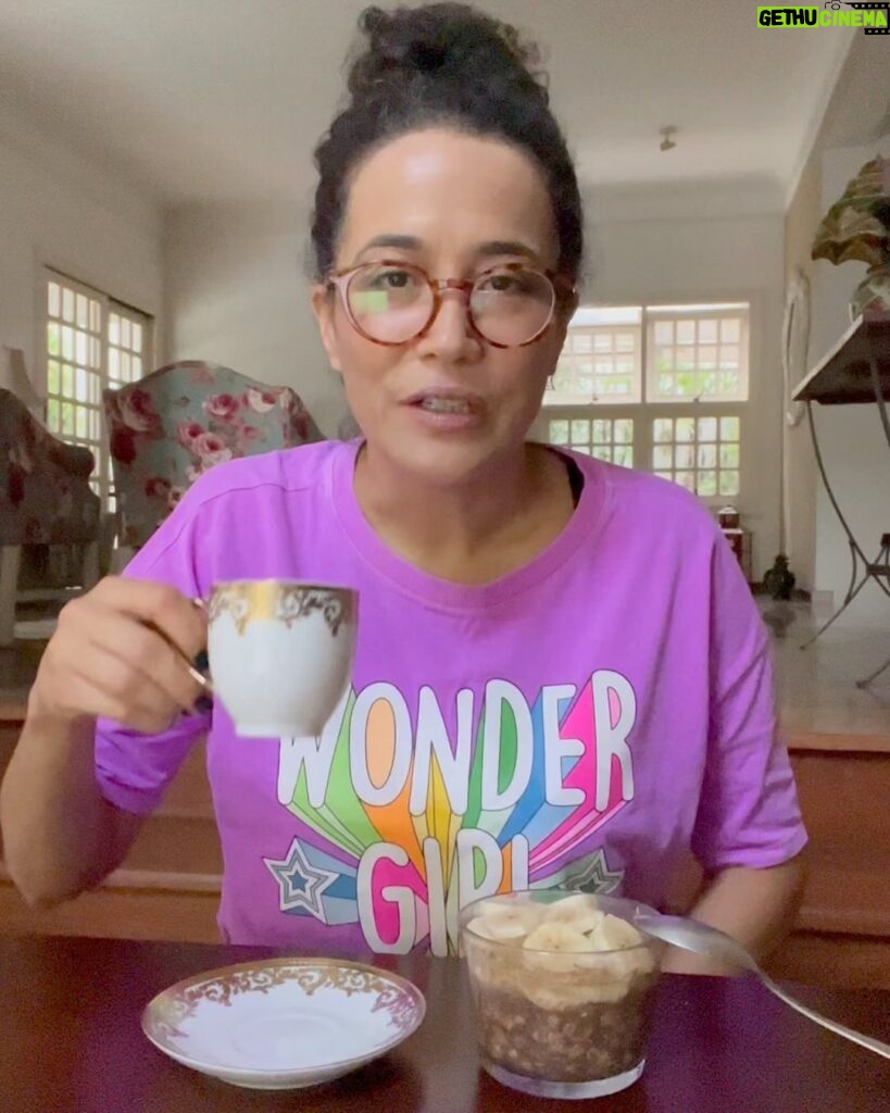 Carolina Loback Instagram - Bom dia, sábado!!! ☕️ compartilhando um pouquinho do que chega pra mim durante a semana 🫶🏽