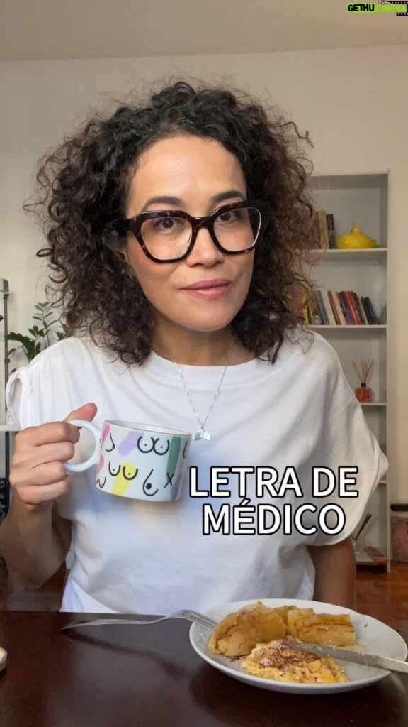 Carolina Loback Instagram - Bom dia! Mande para seu amigo médico e salve vidas. #quarta #humor #café