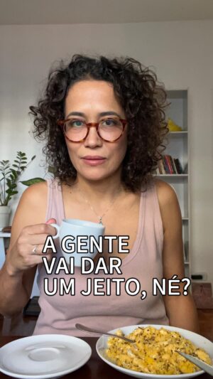 Carolina Loback Instagram - Bom dia! A gente vai dar um jeito de priorizar a vida antes que o pior aconteça, né?

Se você está em no Sudeste, Distrito Federal, Nordeste e no Sul (parte das cidades do RS), vá até uma agência dos Correios e doe para as vítimas da catástrofe climática no Rio Grande do Sul. Eles estão precisando muito de água potável.
Os Correios estão recebendo:

- ÁGUA (prioridade);
- Alimentos de cesta básica;
- Material de higiene pessoal;
- Material de limpeza seco;
- Roupas de cama e de banho;
- Ração para pet.