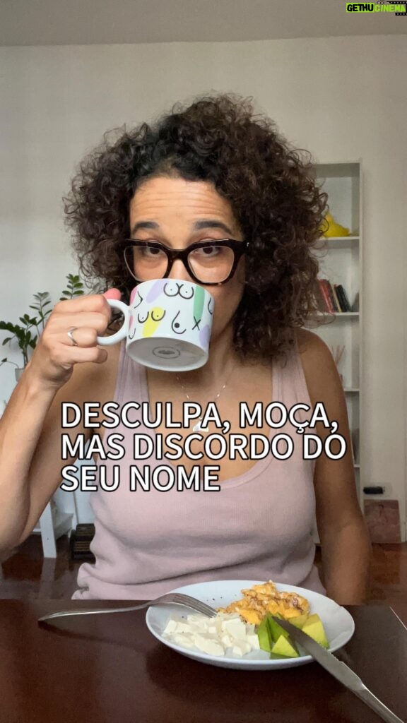 Carolina Loback Instagram - Bom dia! Deixe aqui sua irritação com o nome do alheio e saia correndo. #terça #café #humor