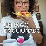 Carolina Loback Instagram – Bom dia! Ainda bem que eu não taco legenda em inglês nos meus posts.

#café #quarta #exagerado