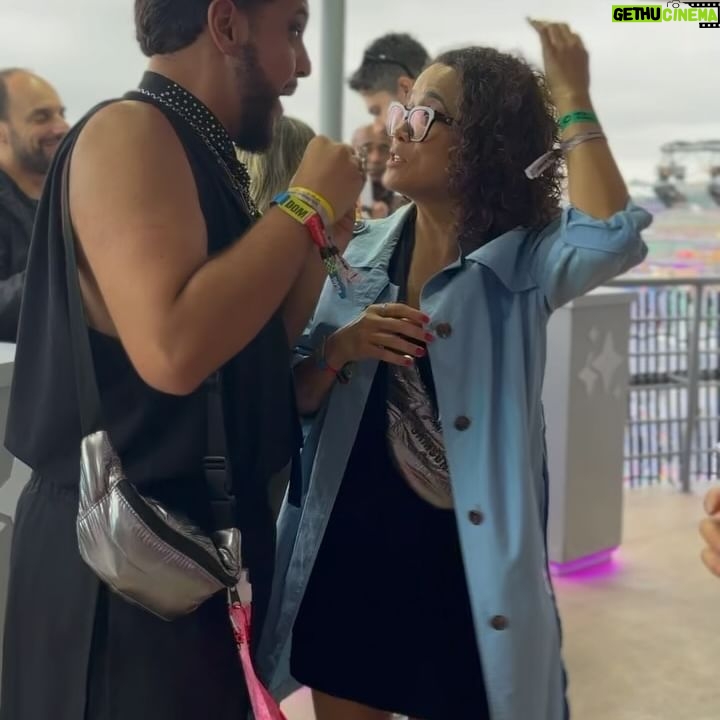 Carolina Loback Instagram - Obrigada, @samsungbrasil pelo convite pro #galaxynolollabr @rickyhiraoka já te falei, sou #teamgalaxy ♥️ Ainda bem que a gente trabalha com humor, não é mesmo, @ricardocubba ?