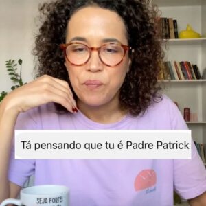 Carolina Loback Instagram - Bom dia, sábado!!!! Nossa, só consegui prestar atenção na caneca nova, Carolina… de onde é? Presente da @souflorir ❤️