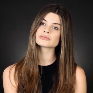 Actress Caroline Day HD Instagram Photos and Wallpapers February 2021