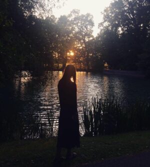Caroline Ford Instagram - Channelling my inner lady of the lake in this beautiful sunset! ✨. Definitely magic hour.