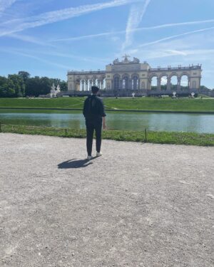 Caroline Ford Instagram - I just had to share some photos from one of my favourite birthdays since record began! Viennese palaces, Budapest boats trips and LOTS of delicious food and wine with @freddycarter1. 

Just perfect.