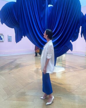 Caroline Ford Instagram - Inspiring and beautiful evening at the Royal Academy Summer Exhibition Preview Party. 

@royalacademyarts