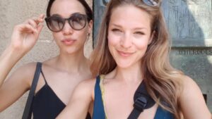 Caroline Ford Instagram - The wonder that is @emma_saunders and I, posing our way through Barcelona. ✨ #barcelona #wanderings