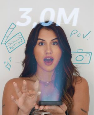 Caroline Ambrosini Instagram - 3 MILLIONS ✨ 

Quand j’ai commencé TikTok en Mars 2020, je n’aurais jamais pensé en arriver là un jour. J’ai téléchargé cette application comme tout le monde pendant le premier confinement, pensant me divertir durant de longs mois cloîtrée chez-moi. Au final je me suis retrouvée à vous divertir pendant 3 ans… 🕦

Depuis petite je répétais à ma famille que “plus tard je veux être actrice” mais pour moi c’était un rêve inatteignable. Alors je me suis dirigée vers un métier plus basique et tout aussi passionnant, la cuisine. 👩🏻‍🍳

Me voilà diplômée en 2016 d’un BAC pro cuisine. Je vais vous passer les détails de ma vie mais je suis ensuite partie aux États-Unis pour travailler un an, ensuite le retour en France a été compliqué : j’ai arrêté la cuisine, j’ai enchaîné pleins de boulots différents. Jusqu’à revenir à la cuisine en début 2020 dans un restaurant près de chez moi. Et c’est à ce moment-là que j’ai découvert TikTok. 📱

J’ai posté quelques vidéos trends, danses etc. Au début pour faire comme tout le monde et pour m’amuser, puis un jour je me suis décidée à faire ce que j’aimais le plus au monde : jouer la comédie.
J’ai posté mon premier POV, puis mon deuxième, puis des centaines et jours après jours vous étiez de plus en plus nombreux à me suivre et à aimer mon univers. 🌍

Je n'aurais jamais imaginé en arriver là un jour. 
Vos encouragements m'ont poussé à donner le meilleur de moi-même, à explorer de nouvelles idées, et à créer du contenu qui, je l'espère, vous a plu autant qu'à moi. 
TikTok, malgré tout ce qu’on peut entendre de négatif à son sujet, à été pour moi la source d’un renouveau professionnel et personnel. ✨

Grâce à vous et à TikTok, j’ai rencontré des personnes incroyables qui sont maintenant mes amis, j’ai monté les marches du Festival de Cannes, j’ai eu mes deux premiers rôles dans des séries qui sortiront bientôt. 
J’ai également pu voyager, être invitée à des avant-premières, collaborer avec des marques incroyables et j’en passe… ✨

Tout ça c’est grâce à vous alors merci du fond du cœur, merci à chacun d’entre-vous de votre soutient et de votre amour. ❤️

L’aventure est loin d’être terminée…

📸: @ayrtondear

#explorer #followers