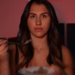 Caroline Ambrosini Instagram - Court-métrage : Bon appétit 💔 . . #fiction #courtmetrage #comedienne #actrice #reels #explorer