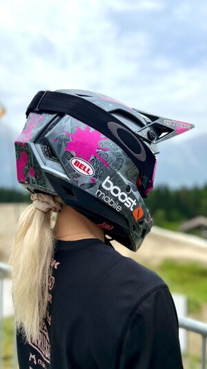 Caroline Buchanan Instagram - 🚁 @fpvbybrad  follow through @boomersbikepark  dirt jumps 

@boomersdirtjumps @boomerangfarmbikepark