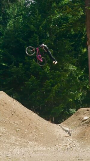 Caroline Buchanan Instagram - Landed my first Superman seat grab to dirt yesterday 🤪🦸‍♀️ 

Vibing this @fmbworldtour  course @queenstownbikefestival 

Vid// @blakepickup