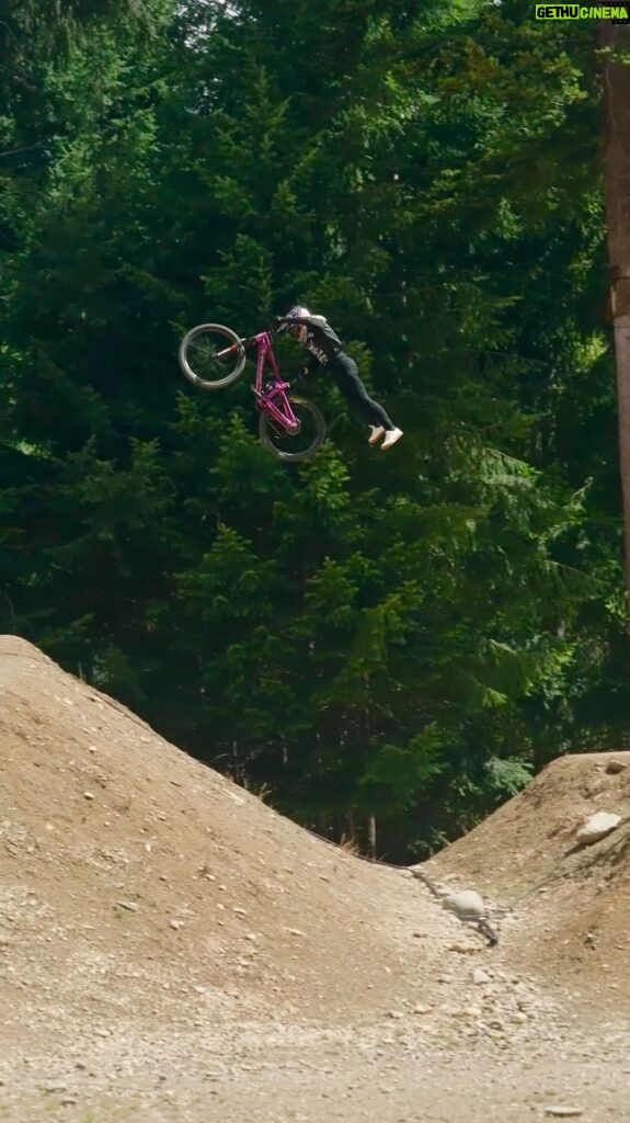 Caroline Buchanan Instagram - Landed my first Superman seat grab to dirt yesterday 🤪🦸‍♀️ Vibing this @fmbworldtour course @queenstownbikefestival Vid// @blakepickup