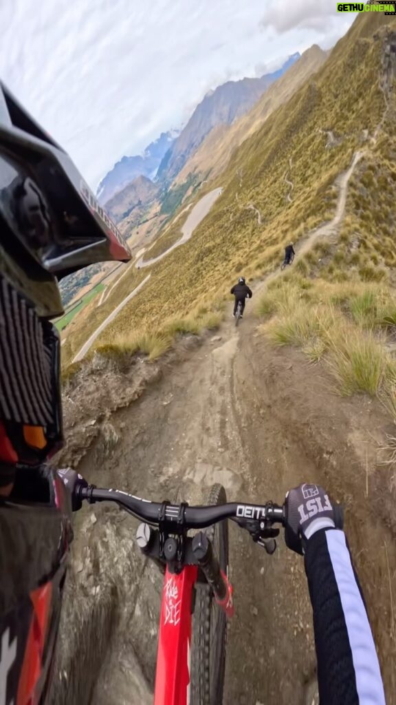 Caroline Buchanan Instagram - Hold on this iconic Queenstown trail with my @trekbikes team mates!! @r_doggystyles @finleykirsch @cbuchanan68 #pov #ruderocktrail #queenstown #newzealand #trekbikes