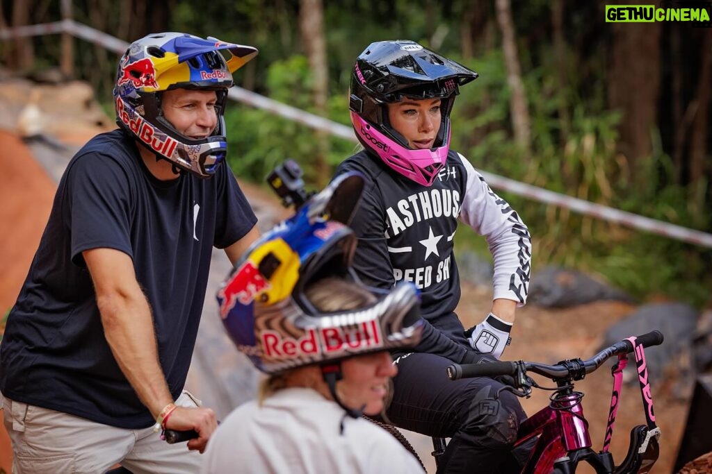 Caroline Buchanan Instagram - Slopestyle captures @clinttrahan x @crankworx @boomboxgroup #crankworx #mtb #mountainbike #trekbikes #sport #extremesports #actionsport #mtblife #mtblove #slopestylemtb