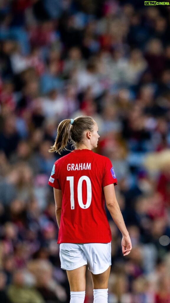 Caroline Graham Hansen Instagram - «It means a lot. You feel proud when you have done a good job representing Norwegian football» 💬 Gratulerer med Gullballen, Caroline 💫