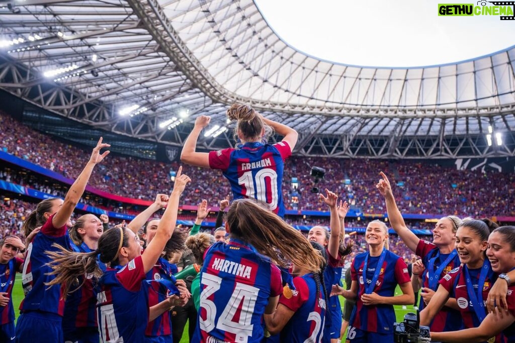 Caroline Graham Hansen Instagram - What a day! Thank you for the amazing support. We couldn’t do it without you! Somos campeonas de Europa #soyculé