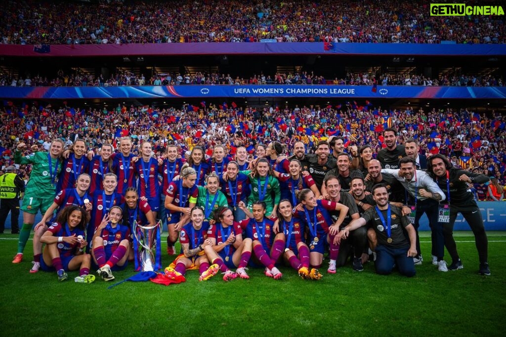 Caroline Graham Hansen Instagram - What a day! Thank you for the amazing support. We couldn’t do it without you! Somos campeonas de Europa #soyculé