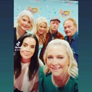 Caroline Rhea Instagram - Sometimes it feels like #sabrinatheteenagewitch was actually a documentary. Family of weirdos with varying degrees of rhythm. Thank you @thats4ent for having us and all the sweet fans! #bestwitches @90skid4lyfe